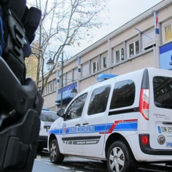 Colombes-Argenteuil : un policier municipal percuté lors d’un refus d’obtempérer, son collègue ouvre le feu