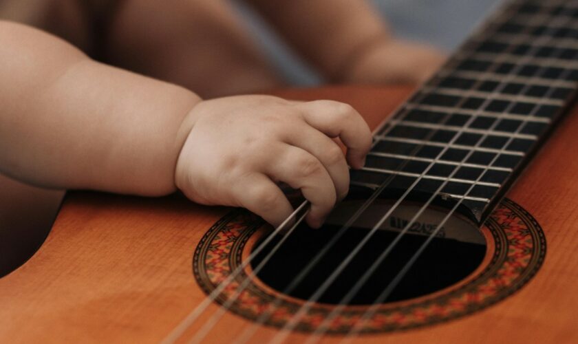 Concerts et biberons: le quotidien agité des artistes parents en tournée