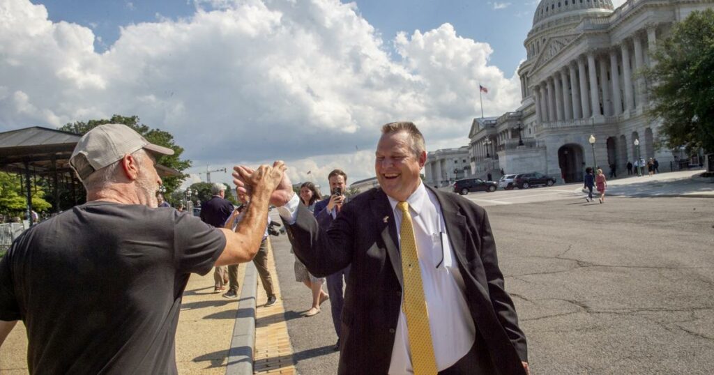 Dans le Montana, la défaite annoncée du sénateur Jon Tester achève la rupture entre l'Amérique rurale et les Démocrates