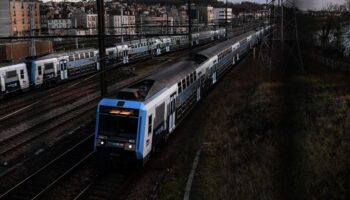 Dans un RER: Quatre personnes blessées à coups de hache, dont deux grièvement