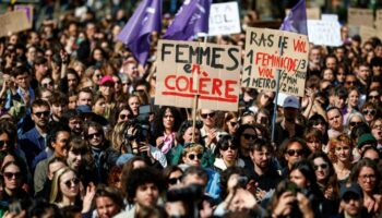 De Marseille à Paris: Des manifestations partout en France contre les violences faites aux femmes