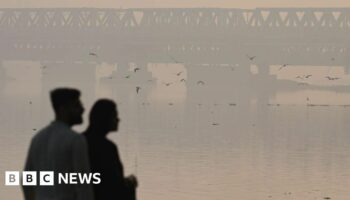 Delhi chokes as air pollution turns 'severe'