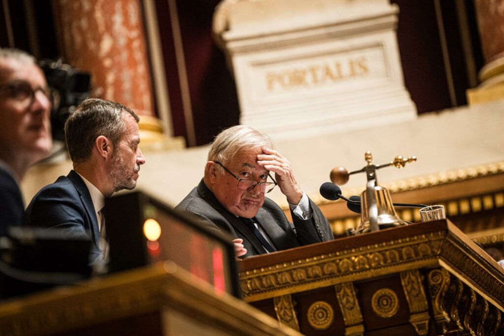 Dérapage du budget : le Sénat tire à boulets rouges sur les macronistes