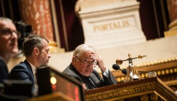 Dérapage du budget : le Sénat tire à boulets rouges sur les macronistes