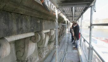 Dernière étape d’une restauration historique pour le pont Neuf, plus vieux pont de Paris