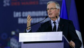 Devant les maires de France, Michel Barnier vante l’intérêt «national» contre les «petites combines»