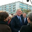 Devant les présidents des conseils départementaux, Michel Barnier fait des concessions sur les économies exigées et se dit ouvert à revenir sur le cumul des mandats