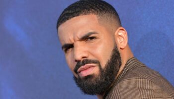 Drake accuse Universal Music et Spotify d’avoir gonflé la popularité du titre « Not Like Us » de Kendrick Lamar