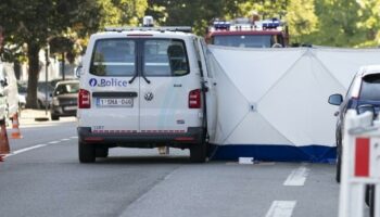 Drame sur l'E25: Un homme est mort après s'être échappé d'une ambulance