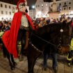 Einer der größten Umzüge in Bayern: Mantelteilung und Martini-Feuer