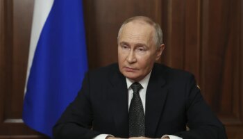 El Kremlin justifica el lanzamiento del misil hipersónico contra Ucrania porque Occidente está dispuesto a todo para "aplastar a Rusia"