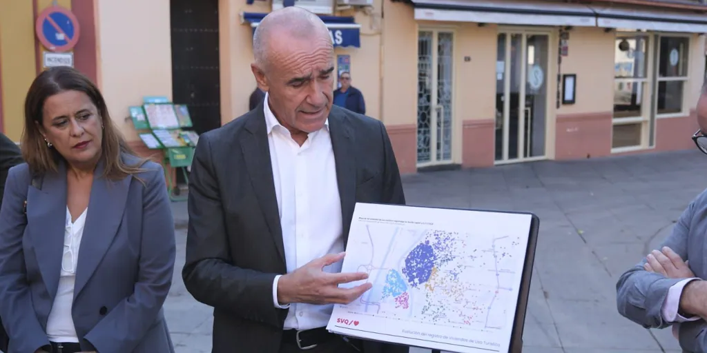 El PSOE denuncia que José Luis Sanz «incumple» su tope a los pisos turísticos y sigue dando licencias en Triana y el Centro