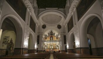 El antiguo templo de San Francisco de Paula de Sevilla, una iglesia vinculada hasta con un Santo Entierro Grande