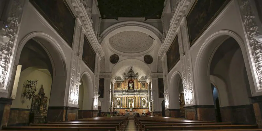 El antiguo templo de San Francisco de Paula de Sevilla, una iglesia vinculada hasta con un Santo Entierro Grande