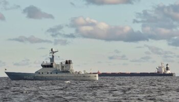 El misterio detrás del barco chino retenido por Dinamarca por sabotear dos cables submarinos en el mar Báltico