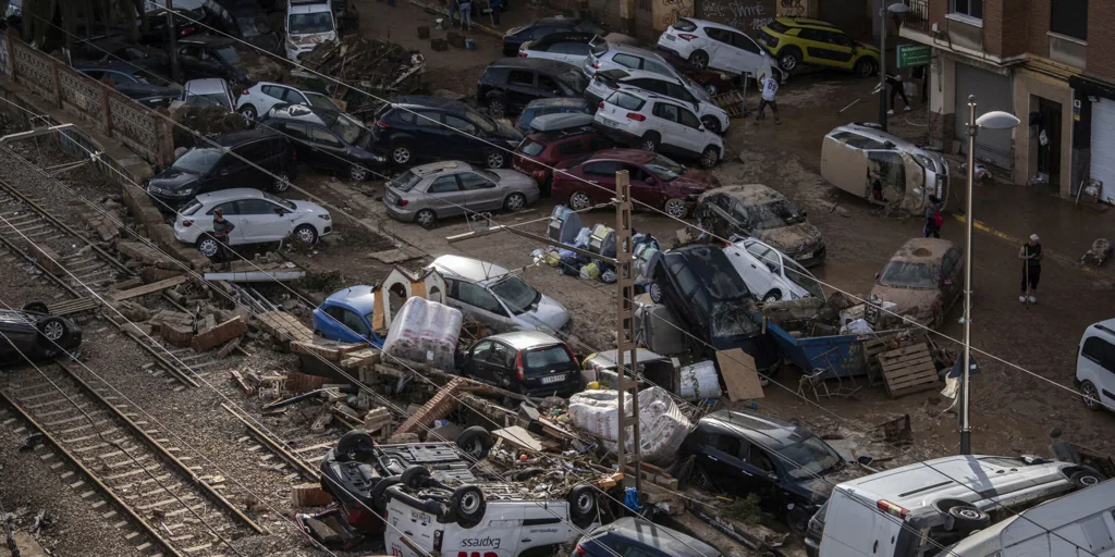 El teléfono de desaparecidos por la DANA en Valencia trabaja con una lista de 2.500 avisos