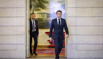 Emmanuel Macron, l’isolé de l’Élysée : « Il a l’air paumé, on ne comprend pas ce qu’il fait »