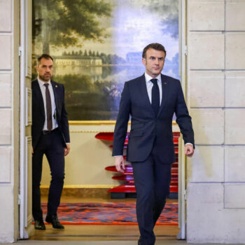 Emmanuel Macron, l’isolé de l’Élysée : « Il a l’air paumé, on ne comprend pas ce qu’il fait »