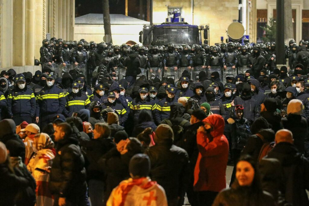 En Géorgie, des milliers de manifestants pro-européens rassemblés à Tbilissi