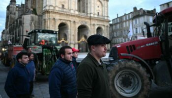 En direct, colère des agriculteurs : le point sur les blocages et les réponses à vos questions