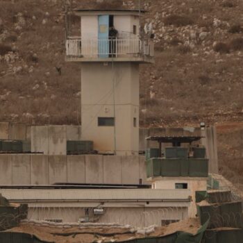 En direct, guerre au Proche-Orient : Israël accuse le Hezbollah d’avoir pris pour cibles des casques bleus de la Finul dans le sud du Liban