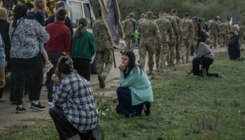 En direct, guerre en Ukraine : 700 Ukrainiens vivant en Europe s’inscrivent pour rejoindre l’armée, annonce Kiev