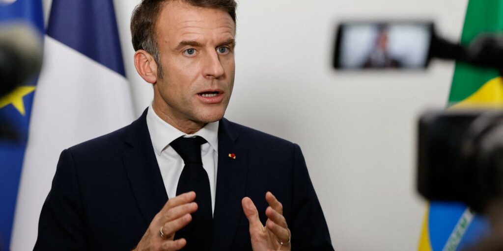 En direct, guerre en Ukraine : Emmanuel Macron dénonce la posture « escalatoire » de la Russie qui a élargi sa doctrine nucléaire