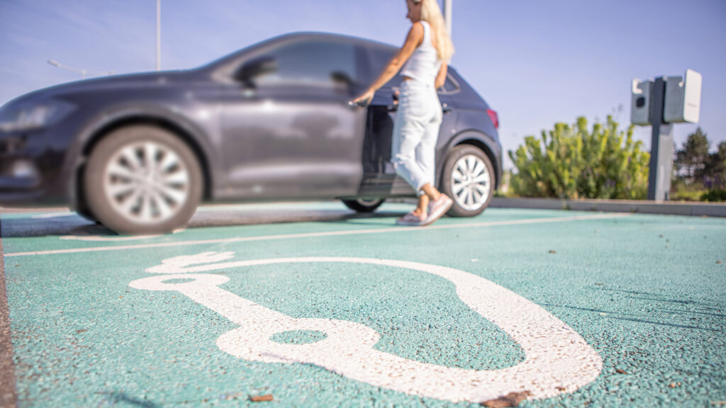 En seulement 10 ans: Plus de la moitié des automobilistes pourraient basculer vers l'électrique