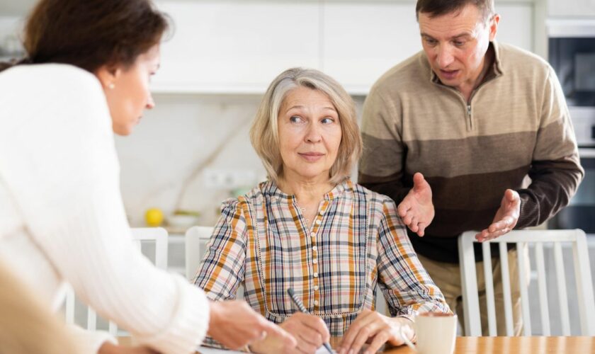 Erbe: Familienmitglieder verhandeln über die Nachlassverteilung