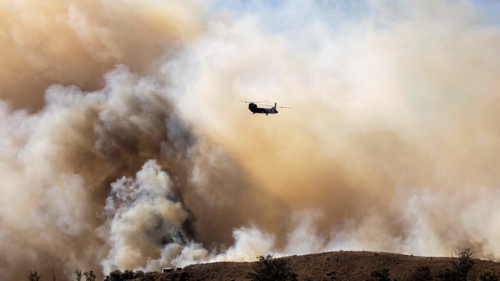 États-Unis : un incendie dévaste le comté de Ventura, en Californie, attisé par un vent chaud