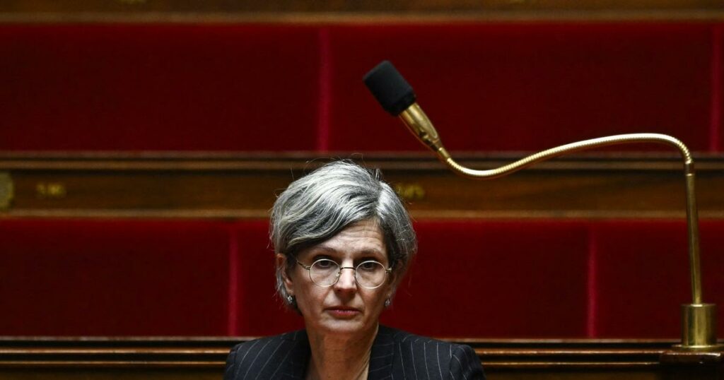 Étudiante iranienne arrêtée : en France, la gauche rattrapée par le débat sur le voile