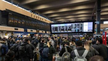 Euston Station chaos with travellers evacuated as police investigate suspect package