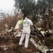 Expertos investigan sobre el terreno las causas del brutal accidente mortal de una avioneta en León