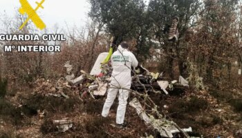 Expertos investigan sobre el terreno las causas del brutal accidente mortal de una avioneta en León