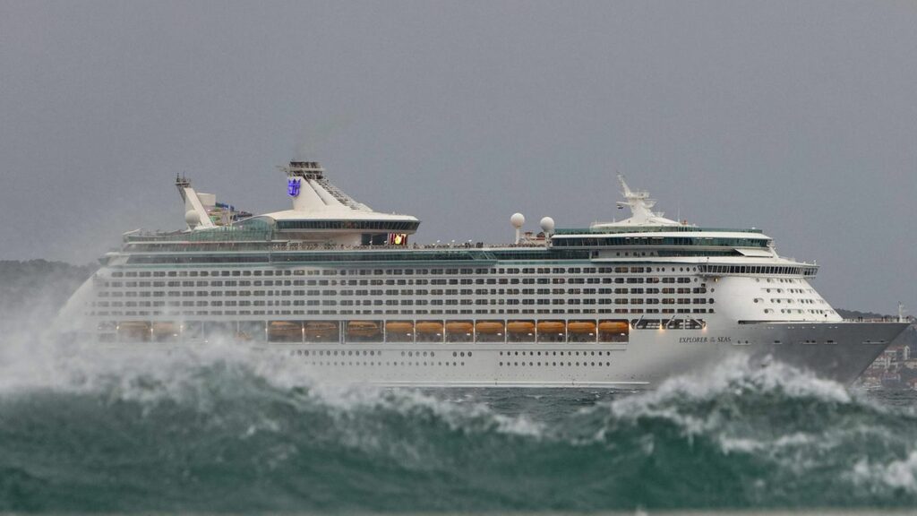 "Explorer of the Seas": Kreuzfahrtschiff gerät vor Teneriffa in schwere Schieflage