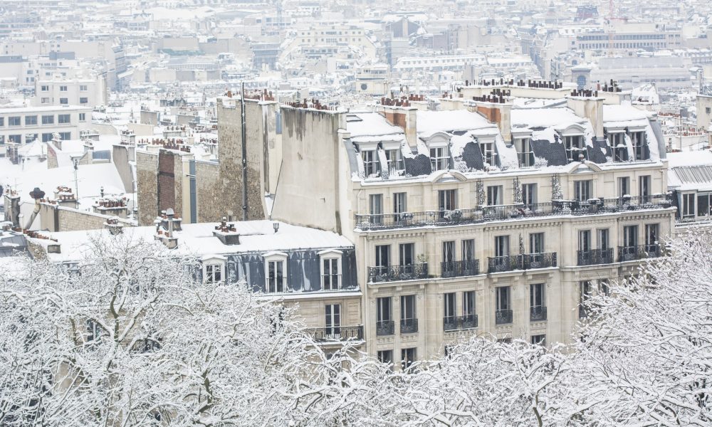 Fact-check : Peut-on sortir de chez soi quand il neige ?