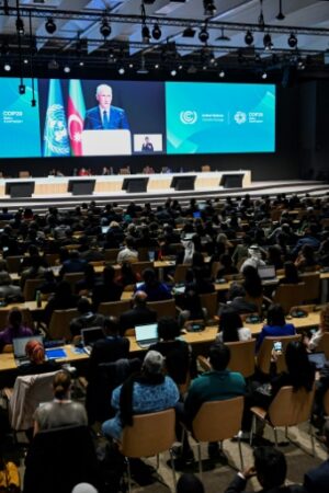 Fin de COP29 chaotique: Les pays pauvres se résignent à un accord financier "trop faible"