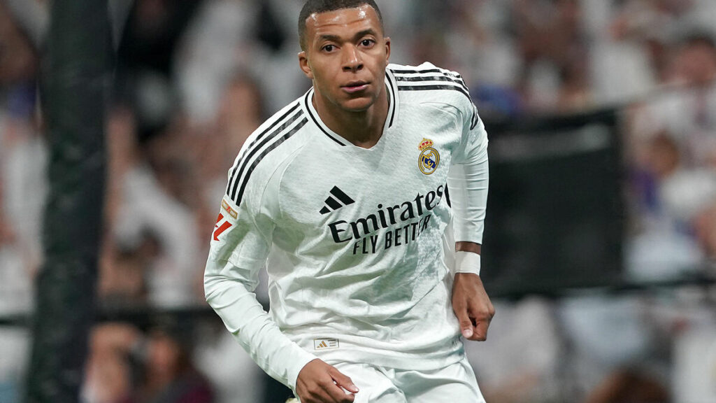 Football : Kylian Mbappé titulaire avec le Real Madrid contre Osasuna