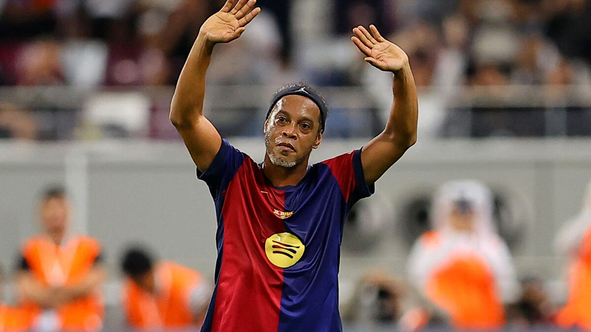 Football : l’exceptionnel coup-franc en lucarne de Ronaldinho lors d’un Barça-Real entre vieilles gloires