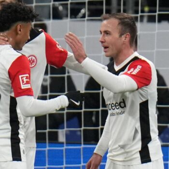 Eintracht Frankfurts Mario Götze ließ den Worten von Trainer Dino Toppmöller beim 1:0 gegen Werder Bremen ein Tor folgen. Foto: