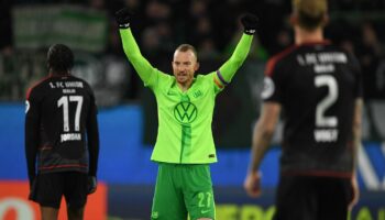 Jubel über den ersten Heimsieg: Wolfsburgs Kapitän Maximilian Arnold nach dem 1:0 gegen Union Berlin. Foto: Swen Pförtner/dpa