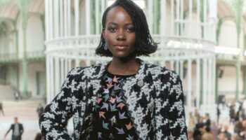 «Gabrielle Chanel a montré la voie à des femmes indépendantes», Lupita Nyong’o, ambassadrice engagée