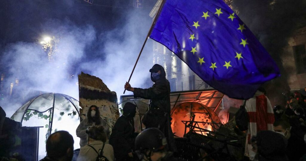 Géorgie : troisième soirée consécutive de manifestations en faveur de l’adhésion européenne