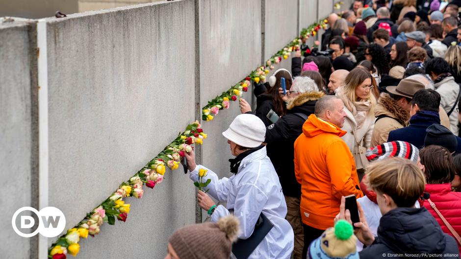 Germany commemorates 35 years since fall of Berlin Wall