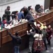 Gesetzgebende Versammlung: Tumult in Boliviens Parlament: Morales-Anhänger stürmen Bühne