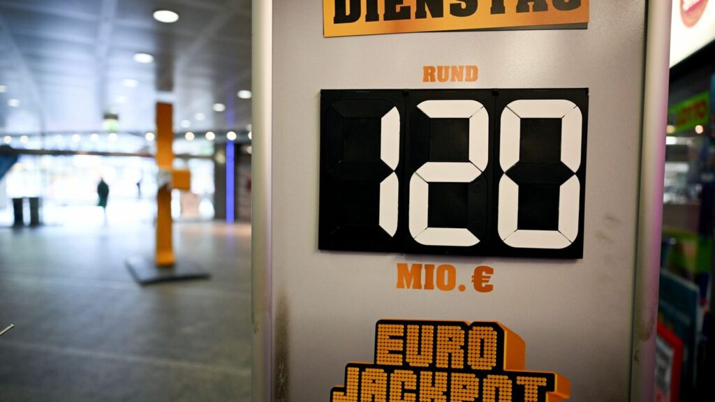 Der Höchstgewinn im Eurojackpot liegt bei 120 Millionen Euro. (Symbolbild) Foto: Federico Gambarini/dpa