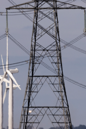 Green energy plan needs 600 miles of power lines - report