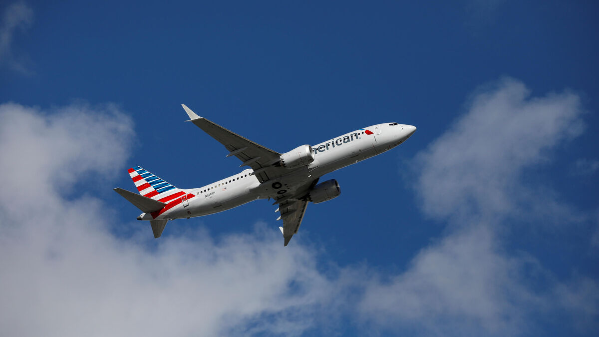 Il voulait ouvrir la porte de l’avion au-dessus des États-Unis… des passagers le maîtrisent et le bâillonnent avec du scotch