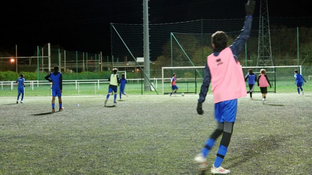 Ils se rêvent tous en Mbappé : dans ce club de foot, une sophrologue apprend aux jeunes à gérer la pression