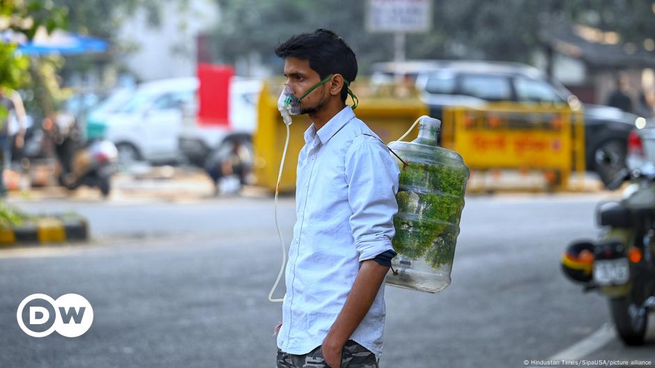 Indians slowly choking under clouds of air pollution